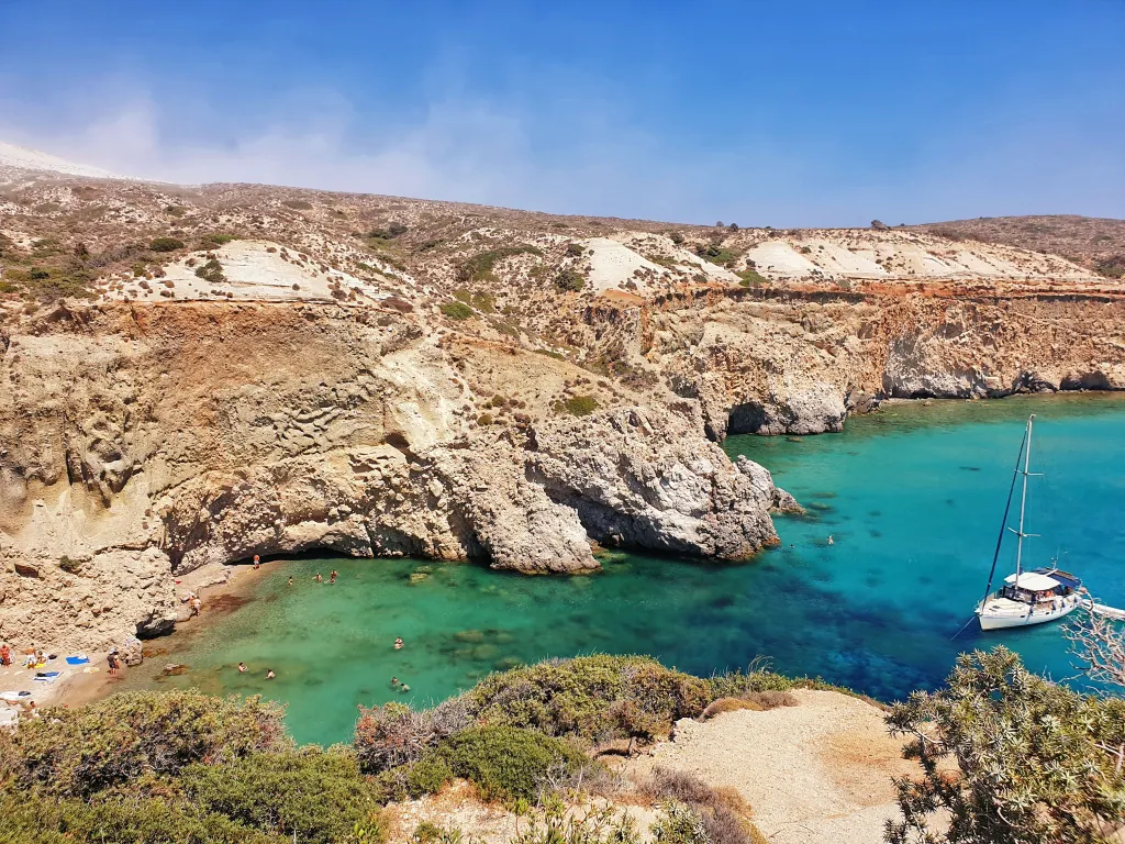 5 beautiful beaches you need to see in Milos