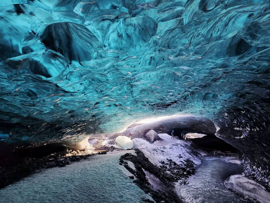 Tips to visit ice caves in Iceland – the Crystal Ice Cave