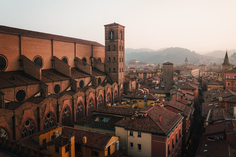 Exploring Bologna: Arcades, Towers and Markets