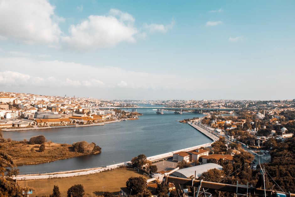 A stunning aerial view of the Golden Horn and historical architecture in Istanbul, Turkey.