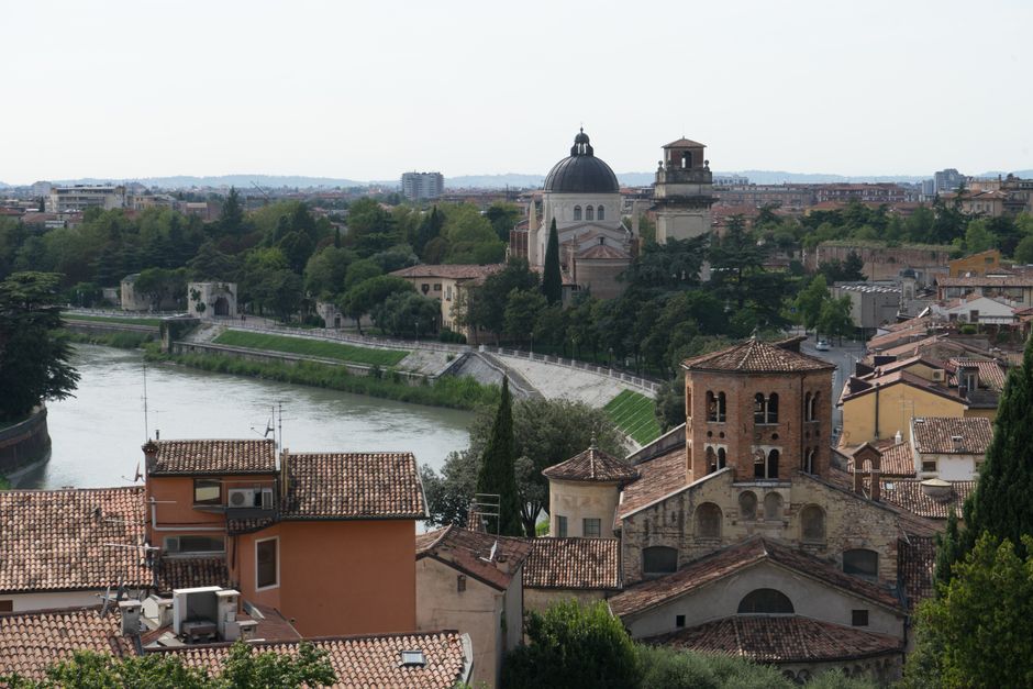 Verona in a Day: Arena, Old Town and Hilltop Views