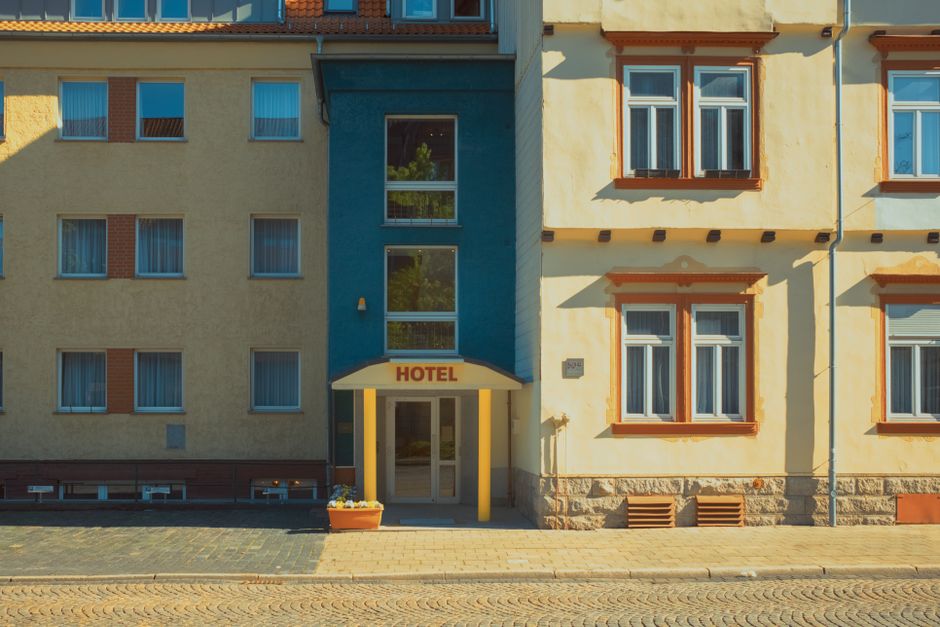 How to Choose Where to Stay in a New City